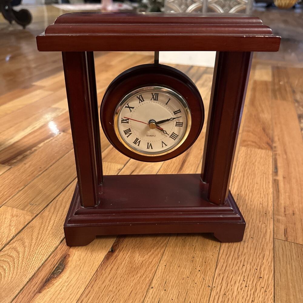 Vintage Tabletop Clock. Works Great